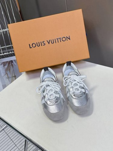 Louis Vuitton路易威登驴牌春夏Sneakerina系列 芭蕾运动鞋 德训鞋 平底鞋 原版三对购入开发完美复刻Sneakerina 芭蕾风运动鞋以丝滑