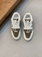 Louis Vuitton 路易威登 -高端品质 原单 -鞋面：摔纹小牛皮、丝绸小牛皮、魔术贴工艺、鞋身车缝品牌注塑模块 -内里：品牌帆布 -大底：原版tpr.
