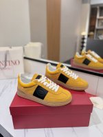 出厂男女同价: Valentino专柜同步新款德训鞋低帮休闲运动鞋 专业高端，完美复刻，品质一流！ 全部采用原版1:1材料制作，独家开模！ 面料牛皮 Tpu材质