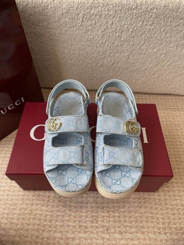 gucci 25Ss 春夏系列Gg菱形新款男女厚底休闲拖鞋 凉鞋 由经典真皮电绣菱形条纹＋配双G金属扣作为品牌的标志性象征制作而成打造令人惊艳的作品焕新演绎！