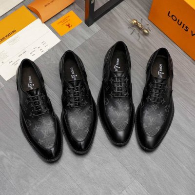商品商标 Lv 路易威登 商务正装皮鞋 正码码数: 39-44 38.45.46定做不退换 商品材料 精选珠光牛皮拼接印花鞋面 牛皮内里 原版大底