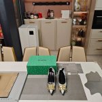 Balenciaga 2025经典双B扣系列 隆重上市 新品发售 秀场专卖订制款 2025官方限量版 磁铁盒 节日雪花礼品包装配套 全新单色包装盒 省去p图烦恼