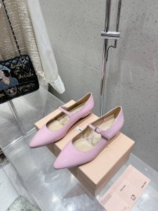 Miumiu 缪缪尖头方扣玛丽珍单鞋 这双不能错过年度最火单品 必入款 原版定制开边珠牛皮 原版定染漆皮 羊皮内里 原版真皮大底 码数 35-40 40定做不退