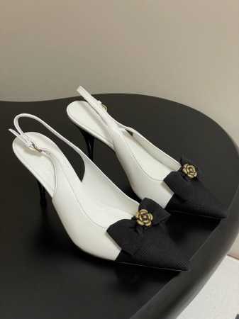 25Ss早春新品Chanel香奈儿 小香尖头蝴蝶结后空高跟凉鞋 山茶花扣高跟鞋 尖头设计:优雅显瘦，拉长腿部线条蝴蝶结装饰:甜美可爱，增添女性魅力高跟设计:显高 - 点击图像关闭