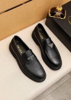 商品商标：Prada 普拉达 休闲皮鞋 正码码数: 39-44 38.45.46订制 商品材料：精选 进口头层十字纹牛皮鞋面+奢华五金扣，进口水染牛皮内里。强烈
