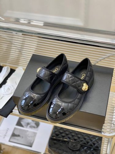 p直销 女鞋 女装 Chanel 24P直销P新品经典菱格 爱心双C书包扣玛丽珍单鞋系列 对它一见钟情 不夸张哦～ 这大概就是小香的魅力 总是很懂女生 虽然看上