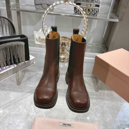 出厂 24SS秋冬新款马丁靴 骑士靴设计感十足，miumiu的独特风格展现无遗，让你瞬间成为人群中的焦点 双向象巾裸靴 进脚特别容易 上脚也是特别酷成为时尚界的