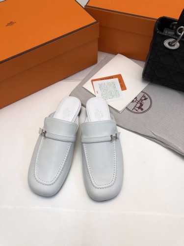 2025爱马仕Hermes Groupie方头H扣穆勒鞋半拖鞋，专柜的断货王，超鸡爆款，脚感无敌了，Groupie 穆勒鞋H扣帆布和小牛皮搭配迷你银色Paris