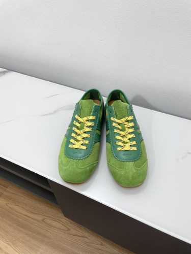 顶级版本 ｜Dries Van Noten 2024 夏季新款马拉松复古德训鞋 这款是比利时品牌 很多明星私服穿搭常出现 搭配彩色袜子也超好看！简约的设计既复古