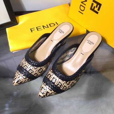升级版：： 芬 迪 海外colibri Slingbacks . Colibri编织高跟拖鞋 厂批： 普通大底： 真皮大底： 芬 迪这季的设计简直太好看了！1：