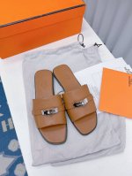 hermes 23Ss顶级原单品质女拖系列； 香港购入正版，调试了三个月才出货爱马仕H家Kelly扣女拖鞋别看简单，实在不好做，没有原版，根本就不可能做出完美的