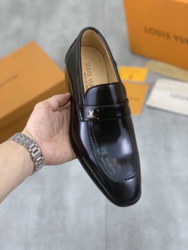 工厂P价P 实价 水染牛里 Lv路易威登商务皮鞋，釆用原版进口意大利开边珠小牛皮，全牛皮内里、专业鞋匠精心手工制，原版专供耐磨大底。标准码38-45 46 47