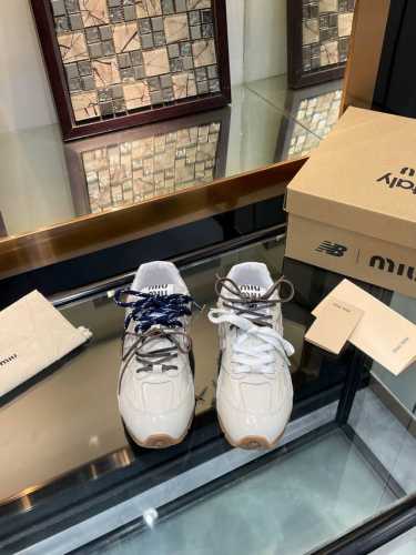 mium*u x new balance联名款运动鞋 原版精准cp！鞋型无限接近，精细工艺制作 年度zui火爆的款式，不需要多说，各种网红明星上脚秀 面料材料牛