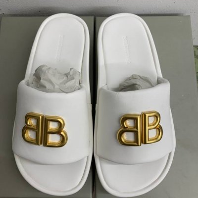 橙子出厂价p balenciaga 巴黎世家 春夏新款 Bb扣厚底面包拖鞋 金属双B拖鞋 一如既往的时尚 时装博主与欧美明星大爱款 时尚却不过分张扬 鞋面牛皮搭