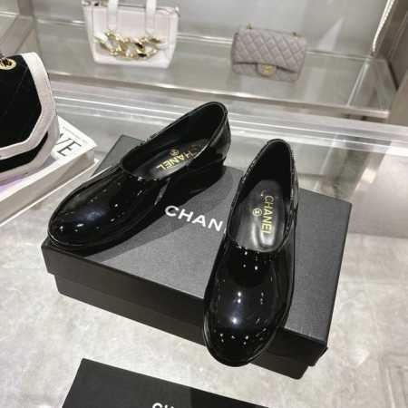 25C早春新款 chanel香奈儿 乐福鞋 ；面料：漆皮：颜色黑色；白色；酒红，码数：5-40； 定做41定做不退换 ，橡胶底： 真皮底； - 点击图像关闭