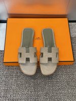 工厂p价p 爱马仕 Hermes 2025春夏新色 Oran 工字拖女鞋 H家平底圆头露趾果冻色凉拖鞋 材质：进口蜥蜴纹小牛皮+水染牛皮内里+意大利真皮大底 S