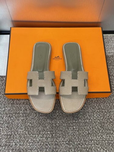 工厂p价p 爱马仕 Hermes 2025春夏新色 Oran 工字拖女鞋 H家平底圆头露趾果冻色凉拖鞋 材质：进口蜥蜴纹小牛皮+水染牛皮内里+意大利真皮大底 S