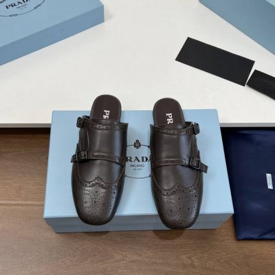 福利价 高品质！Prada 25ss 普拉达走秀款复古布洛克雕花皮鞋系列25年专柜走秀款 复古感时髦满满 随意百搭 时尚休闲 独到味道 轻松驾驭 休闲时髦 两不