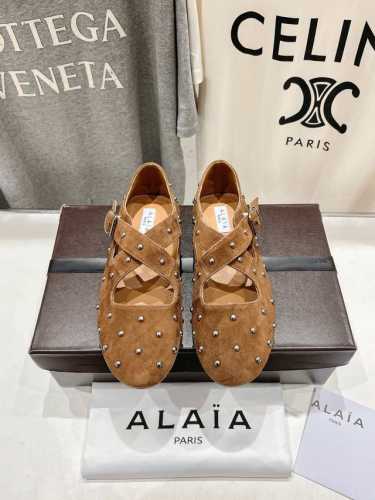 高版本出厂 独家新品 Alaia 阿莱亚25Ss 走秀款糖果色平底芭蕾舞鞋 最近超火的一款平底鞋 章小蕙同款 甜酷芭蕾风 人气超高的一款芭蕾舞鞋，浪漫又迷人 舒
