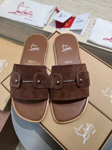 今年重磅推出 Cistianlouboutin 标识设计 最新走秀款 简称 今年T台走秀款 无论各种配件 材质 格位 都是原版定制，与原版零距离 牛皮+独特标识