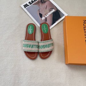 橙子出厂价p louis Vuitton 路易威登 初夏新款 Lv刺绣字母平底拖鞋 休闲凉拖 码数 35-42