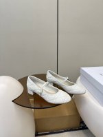顶级原单 配飞机盒 dior 迪奥 新品芭蕾舞鞋Cd珍珠扣玛丽珍3Cm粗跟单鞋 新品珍珠菱格纹芭蕾舞 芭蕾鞋经典的迪奥藤格纹元素 罗纹蝴蝶结上加了Cd细节的珍珠