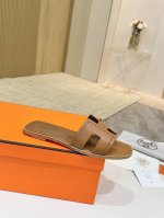 爱马仕Hermes，真皮大底 出厂价 顶级版本！原版开发 鞋面：牛皮 内里垫脚 羊皮 大底：意大利真皮大底 码数：34-43注 34 41 42 43 码定做