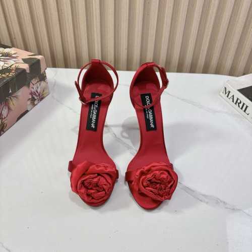 Dolce & Gabbana 杜嘉班纳 25Vs春夏爆款凉鞋系列 圆头高跟凉鞋 原版1:1定制 今年最潮最流行复古英伦风 简约大气 款款都好看 非常舒适 时尚