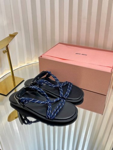 Miumiu 缪缪25Cc麻绳编织性感凉鞋 全球最火夹趾凉鞋 出现在各大时装杂志封面 各路明星 小红书博主着用 搭配长裙 热裤的不二选择 闭眼入都是不会后悔 Z