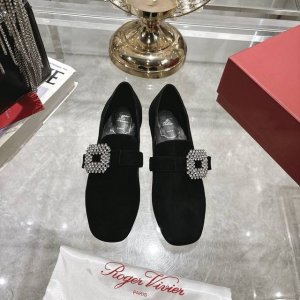 出厂 Rv 2025Ss夏季新款玛丽珍单鞋 矮跟设计加金典小方跟设计 脚背一字带设计外侧精致方扣钻Bulingbuling优雅时尚气质的必备单品 舒适又不失优雅
