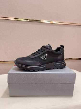 工厂价 高版本 新款prada 普拉达 高帮专柜同步上市， 新款男鞋、面料精选发防水科技布。头层牛皮内里。原版开模防滑橡胶大底，精美线条、简约大气，上脚舒服上挡 - 点击图像关闭