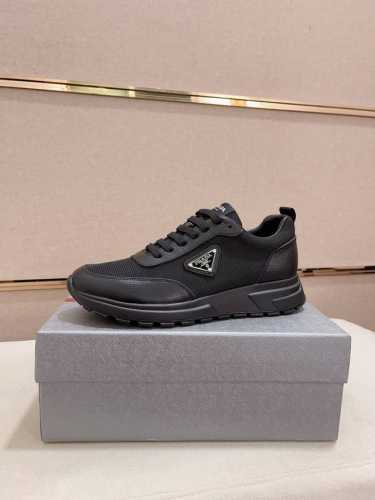 工厂价 高版本 新款prada 普拉达 高帮专柜同步上市， 新款男鞋、面料精选发防水科技布。头层牛皮内里。原版开模防滑橡胶大底，精美线条、简约大气，上脚舒服上挡