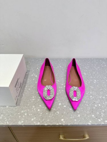 Amina Muaddi 阿米娜 25Ss春夏新款 尖头 平底 单鞋 就是集美们的梦中情鞋 爱了爱了 春系温柔杀 美到犯规 宴会日常都适合 简直不要太温柔了 鞋