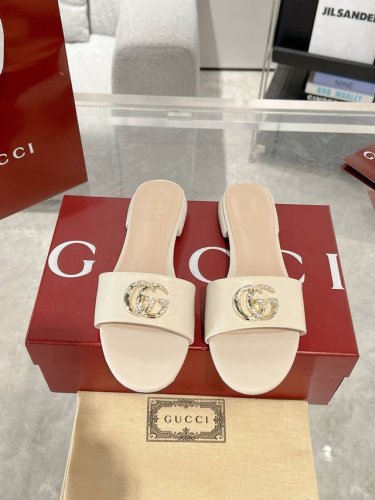 Gucci 25Ss春季新品 双G平底拖鞋 高端版推荐 专柜购买原版一比一打造 所有细节 材料 全部跟你在专柜买到的都一样 鞋面：牛皮 羊里 真皮大底 跟高：1