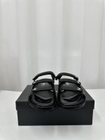 高品质出 Chane＊小香25Ss夏季新款厚底菱格三杆拖鞋~上脚非常Yyds，真的很炸！顶级品质. 扣子原版开发！上脚非常好看！ 面料 进口小羊皮 内里 垫脚
