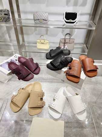 LOEWE罗意威 最新王炸爆款情侣款罗马拖鞋系列 巴黎时装周走秀款设计大胆奢华，时尚工艺与品牌融合创造出一款完美艺术单品 ，鞋子很轻便，逛街暴走零压力，配裙子裤 - 点击图像关闭