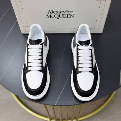 出厂价pp： Alexander Mcqueen 麦昆 情侣款经典明星爆款百搭小白鞋，原版1：1复刻， 原版大底！新色不断更新 面料：定制原版进口意大利丝绸牛皮