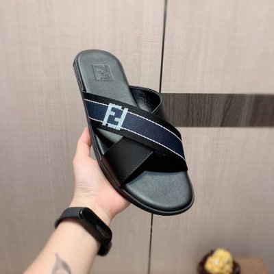 拖鞋: 新款: 厂价 芬迪Fendi* 系列拖鞋顶级代购男士 专柜同步发售，意大利进口原版精选牛皮，做工考究， ，鞋底： 超舒适 原厂特供原版底，独家双层活动成