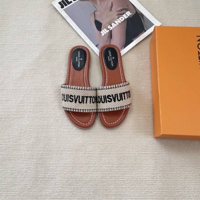 橙子出厂价p louis Vuitton 路易威登 初夏新款 Lv刺绣字母平底拖鞋 休闲凉拖 码数 35-42