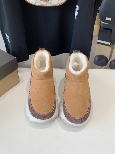 出厂价 Ugg 24ss秋冬新品雪地靴 毛毛鞋 专柜最新爆款 轮胎底运动系列 UGG上脚超可爱，塔斯曼The Venture Daze Mule24春夏全新系列
