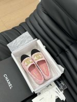 新色上新 新版本Chanel 渔夫鞋 重磅来袭配送全套顶级包装 我家的渔夫鞋质量不多介绍了哈，拿过的都知道！原版定制的鞋面，并且我家的大底是原版半透明大底，不透