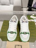 情侣款 Gucci Screener系列男女运动鞋情侣款脏脏鞋 小脏鞋Screener系列名称的灵感来源于体育运动中的防守动作 运动鞋的设计从20世纪70年代的