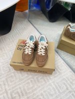 出厂价P P400 Miu Miu&New Balance 联名530休闲鞋 随着530运动鞋的大火，来自美拉德的快乐鞋。极简复古文艺的风格都能搭，搭各式的袜子