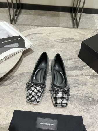 Alexanderwang New Arrival～ 大王24春夏方头水钻缎面平底鞋芭蕾舞鞋 集合性感和可爱 又是蝴蝶结芭蕾少女 又是妩媚迷人的女人味 小方头就 - 点击图像关闭