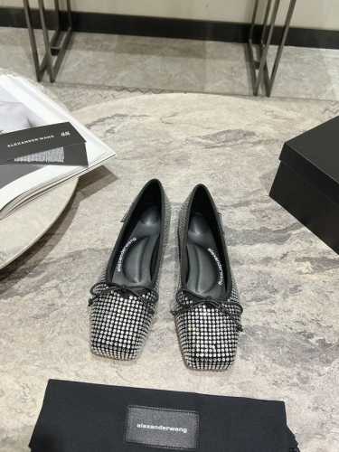 Alexanderwang New Arrival～ 大王24春夏方头水钻缎面平底鞋芭蕾舞鞋 集合性感和可爱 又是蝴蝶结芭蕾少女 又是妩媚迷人的女人味 小方头就