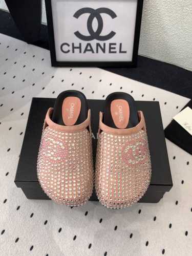 P360 Chanel新款钻面凉鞋 高版本出货 这系列美得让人爱不释手 烫钻跟上脚显得很时髦 进口闪钻鞋面 羊皮垫脚 意大利真皮大底 Size: 35-39 4