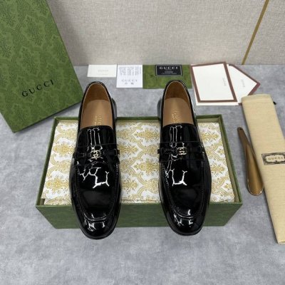 G家新品 Gucc* 古～ 饰互扣式双g男士乐福鞋皮鞋 官方售价rmb,600 采用进口 Napa 牛皮 开边珠亮皮 鳄鱼纹压纹牛皮 进口高丝光磨砂牛皮打造制成