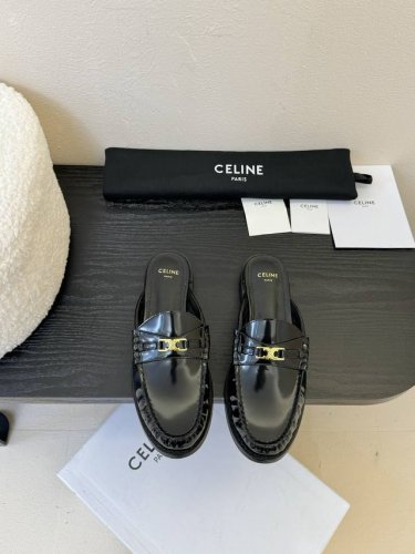 Celine思琳乐福鞋凯撒门扣系列休闲小皮鞋、超级超级无敌火爆的一个款这款我们家每个版面的五金扣都要开模1:1定制！大小质感与原版完全一致鞋面材质采用进口开边珠