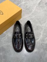 元tods男士乐福鞋精品皮鞋 材料：原版开边珠牛皮+牛皮内里 +真皮大底+象征品牌特征的专属扣 款式类别：男士时尚休闲皮鞋 各种场合都能hold住，低调且奢华