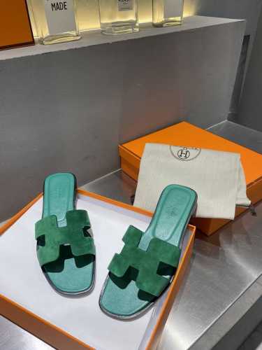 爱马仕 HerméS 经典 工 字拖 高品 原版工艺 绿色 款式经典 简约 此款主要对比的就是工艺 品质 爱马仕 HerméS 夏天开始不一样的夏天生活 爱马仕